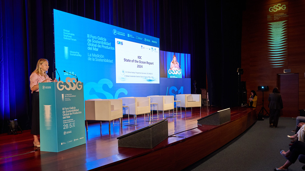 A especialista do programa Sistema Mundial de Observación dos Océanos de COI-UNESCO, Emma Heslop, ofreceu os principais datos deste documento bianual.